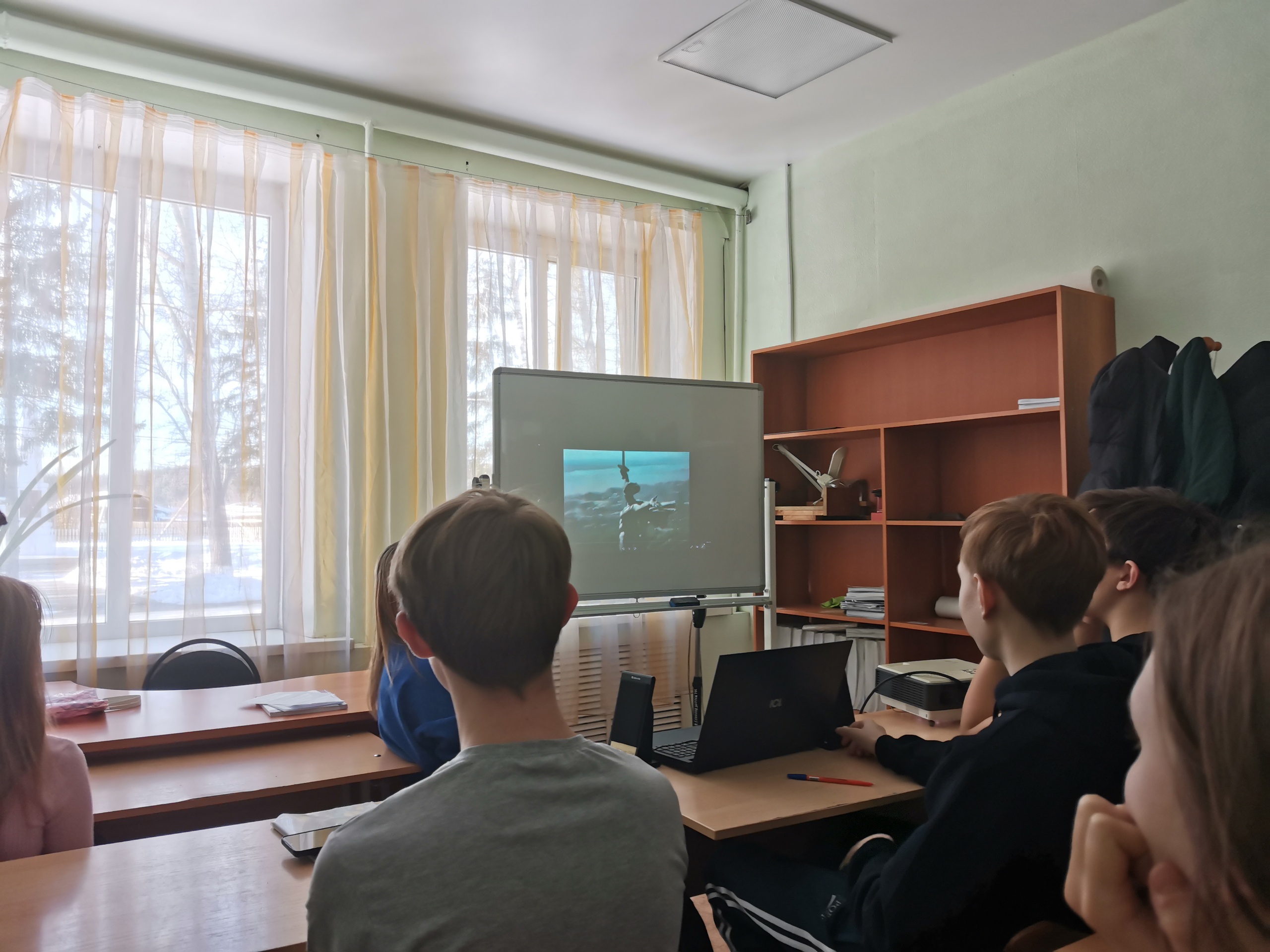 Просмотр документального фильма.
