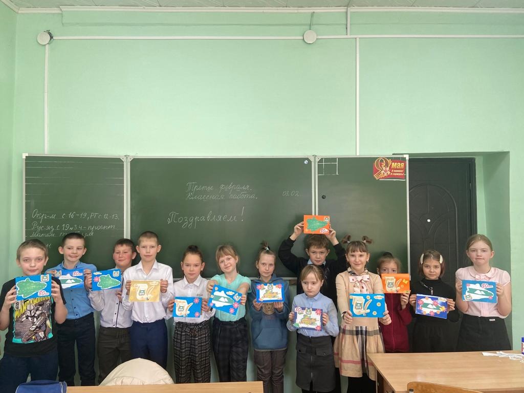 Занятие по изготовлению открыток.